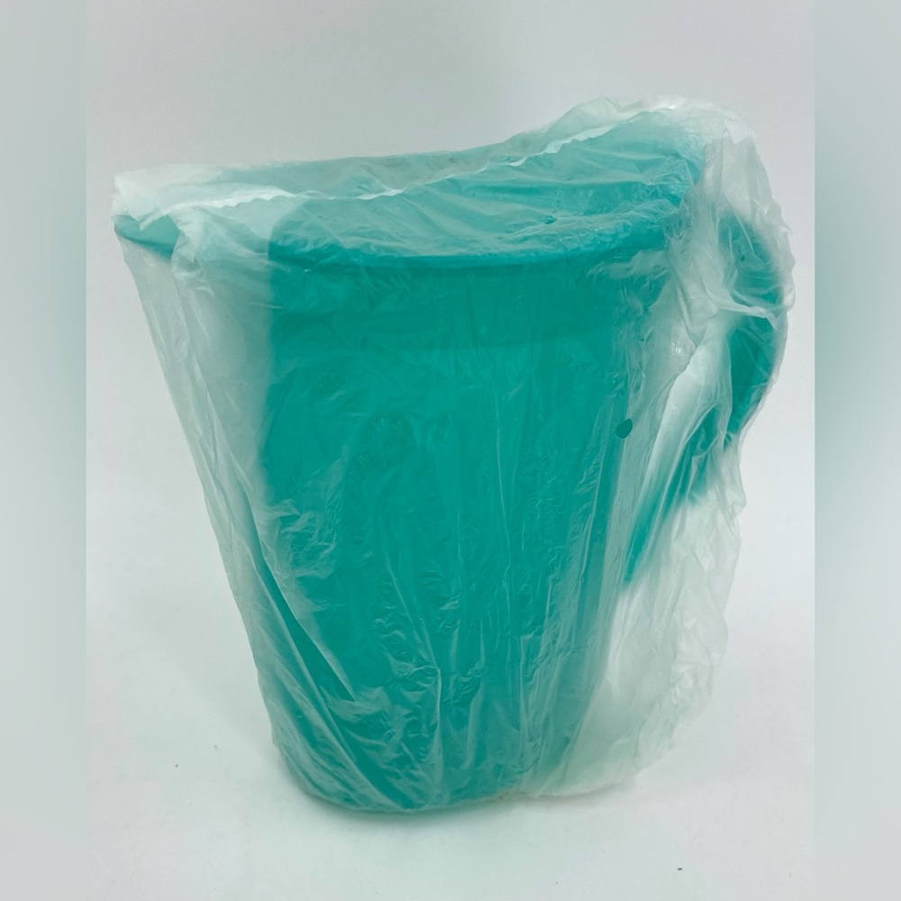 Tupperware 2 qt Slimline Impressions Pitcherโ RockerTop Lid Teal Green Vintage